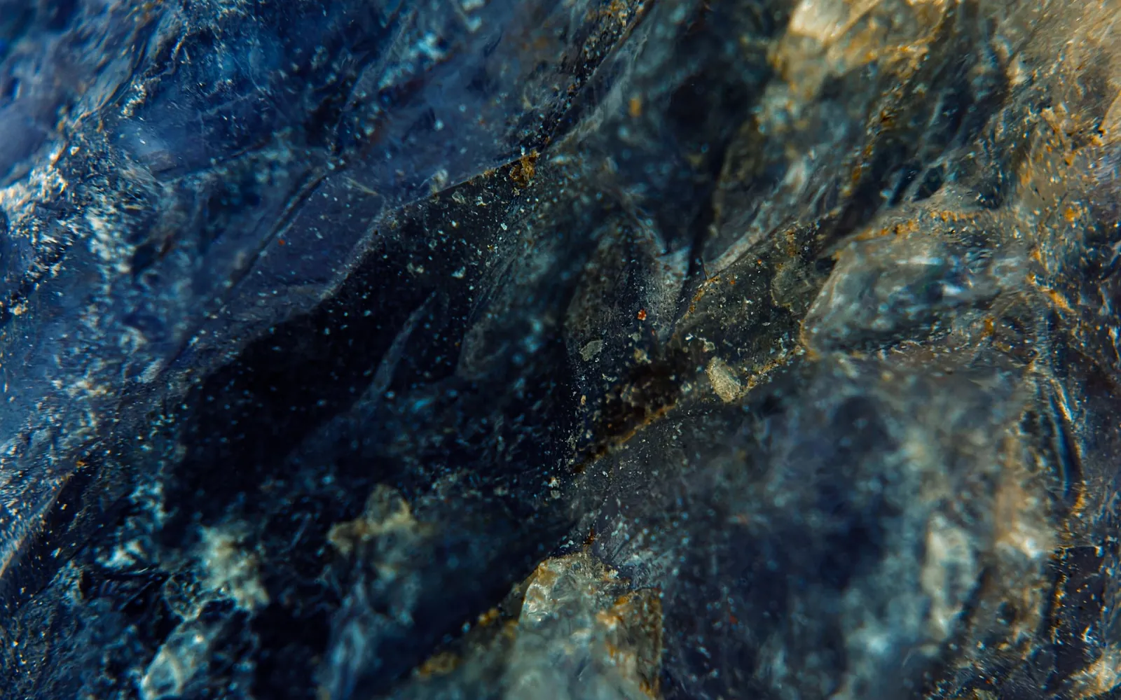 Makro modrého minerálu — struktura safíru